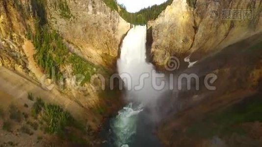 空中怀俄明州黄石国家公园视频