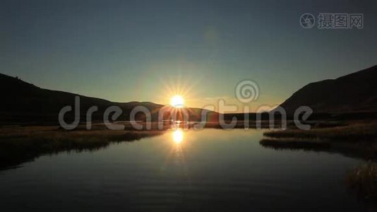 夏天在山湖上日落视频