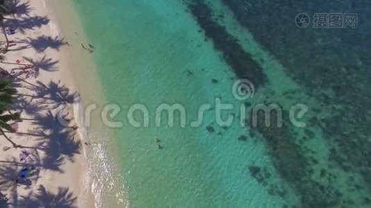 泰国萨梅岛有绿松石水的海滩，鸟瞰视频