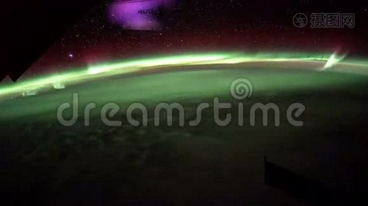 地球和北极光来自国际空间站。 这段视频的元素由美国宇航局提供。视频