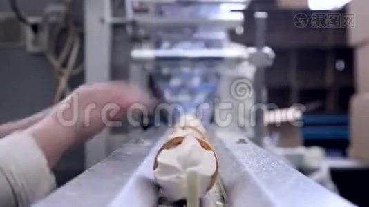 冰淇淋自动生产线视频
