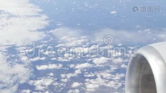 从空中俯瞰飞机窗视频