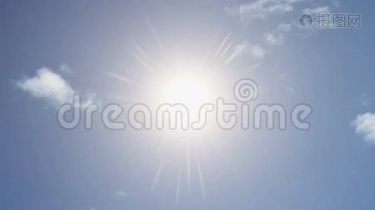 天空与太阳的飞机视频
