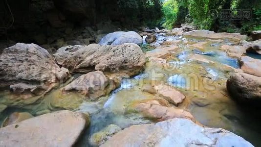 泰国的奇妙瀑布视频