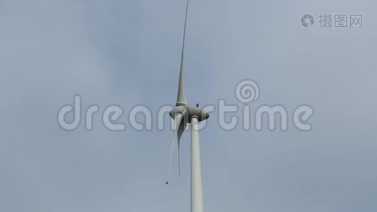 风力涡轮机的细节。 靠近风力涡轮机的发电机和底座。 可再生能源。 电动风车视频