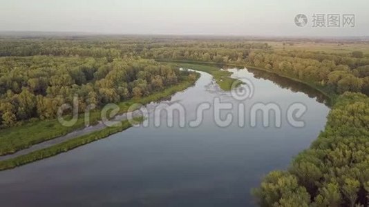 河滩湖河视频