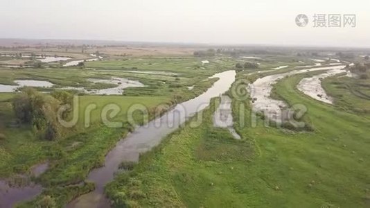 河滩湖河视频