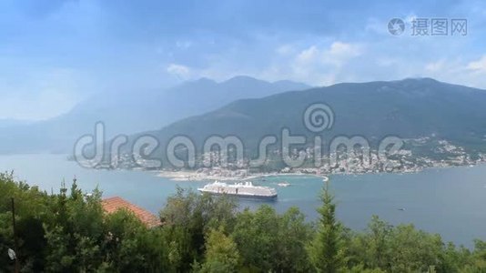 Kotor``海湾和离开的游轮之美视频