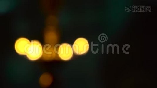 转移焦点传统南印度黄铜油灯。视频