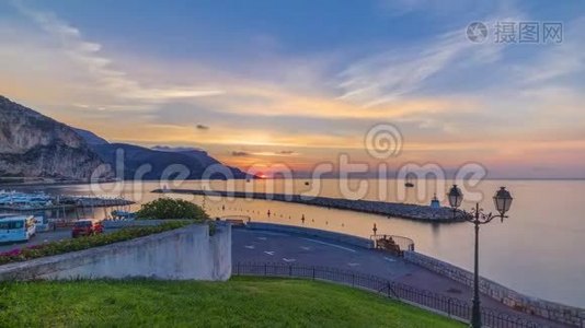 日出的海景和景观时间从博留苏尔梅，法国。视频