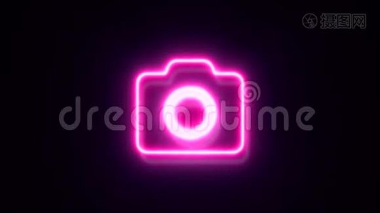 粉红色霓虹灯照相机标志闪烁，出现在中心视频
