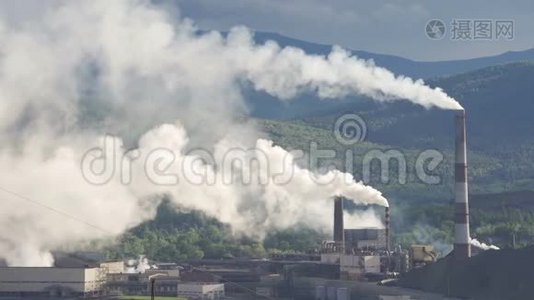 工业工厂的空气污染。视频