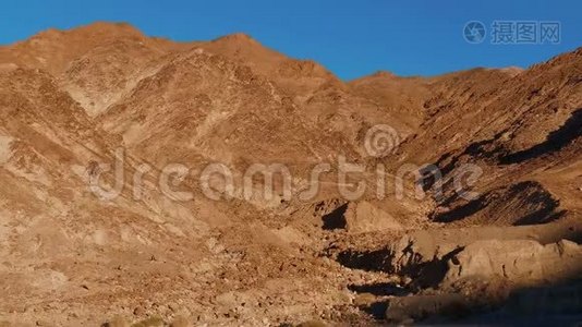 死亡谷国家公园黄金峡谷的黄金岩石视频