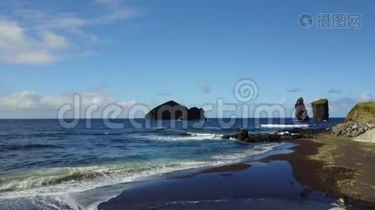 亚速尔群岛葡萄牙海岸线景观-莫斯泰罗斯海滩视频