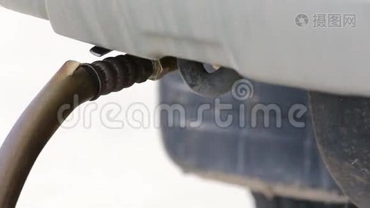 用液化石油气加油车.视频