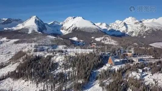 飞越高塔特拉斯山，斯洛伐克。视频