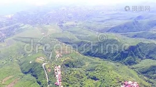 飞越石山河绿谷空中观景自然视频景观背景全景.. 水流量视频