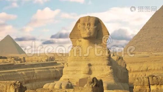 时光流逝。 在Cheops和狮身人面像金字塔上的云。 埃及开罗。视频