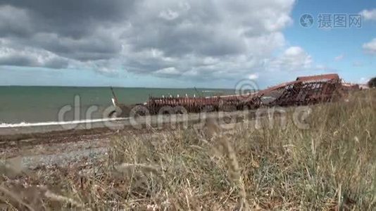 在圣格雷戈里奥海滩沉船残骸货船。视频