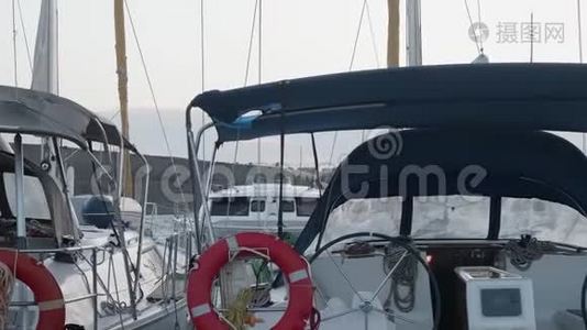 晚上黄金时间加那利港码头的游艇视频