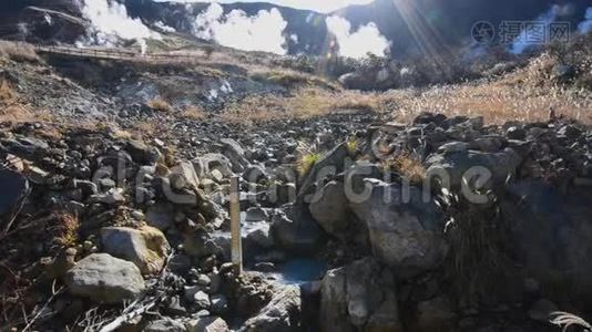 奥瓦库丹尼的硫磺流，火山谷和温泉视频