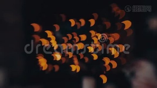新月形的波基新年灯视频