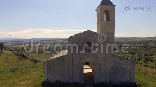 在撒丁岛的大教堂的废墟视频