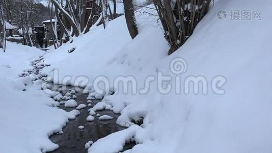 冬季公园河道雪溪水流.. 4K视频