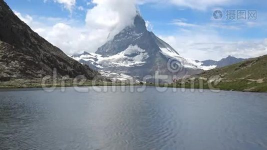 瑞士泽马特雪麦特角峰和斯泰利塞湖的风景视频