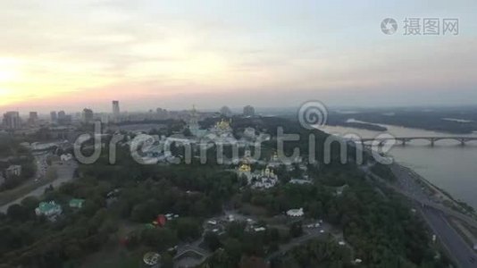 乌克兰基辅-Pechersk Lavra修道院的鸟瞰图。 录像4k视频