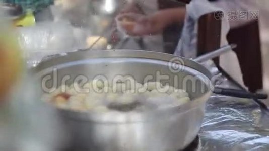 烹制的Lokma-街上传统的土耳其糕点视频