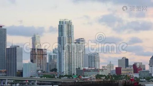 迈阿密市区日落桥公寓大楼观美国4k时光视频