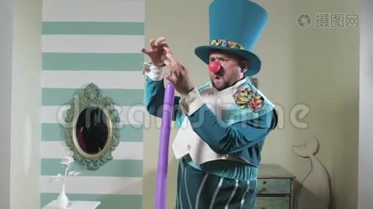 魔术师用气球4k表演魔术视频