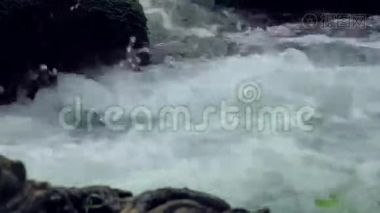 河溪水流湍急视频