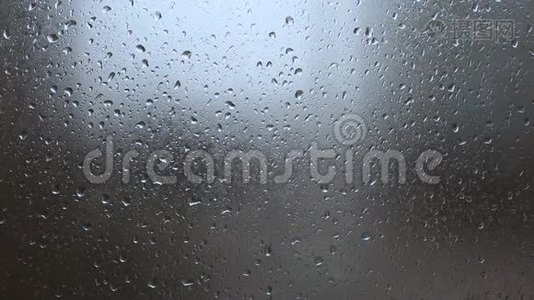雨，大雨点打在窗户上视频