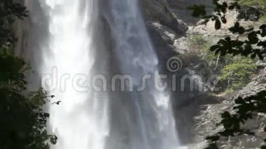 尤昌瀑布的水流强劲视频