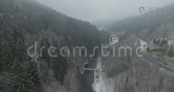 航空：捷克斯宾德勒磨坊冬季水库和桥梁视频