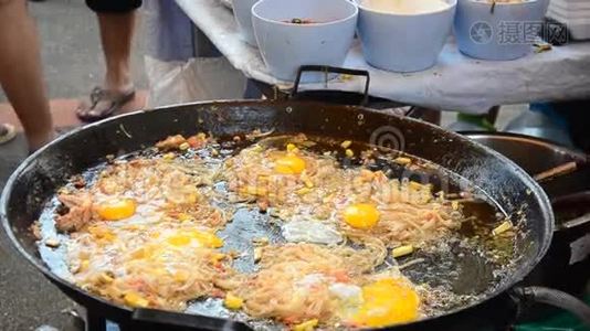 煮食泰国香果酱蛋包视频