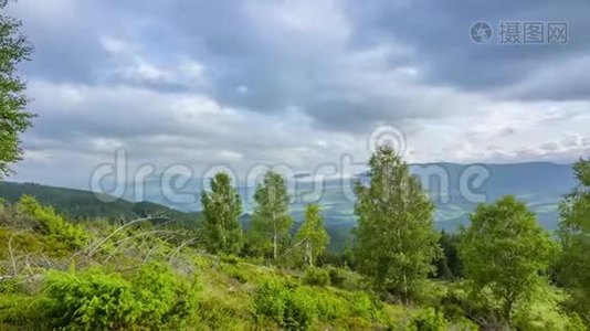 夏季山林景观和云雾.. 时间流逝视频