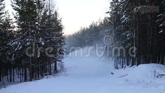 雪炮的工作.. 雪的创造视频