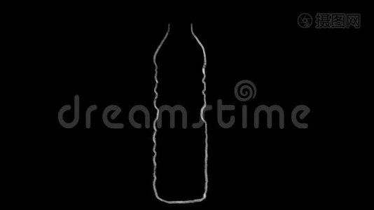 一次性塑料瓶，用黑色黑板画，是代表生态问题的理想镜头视频