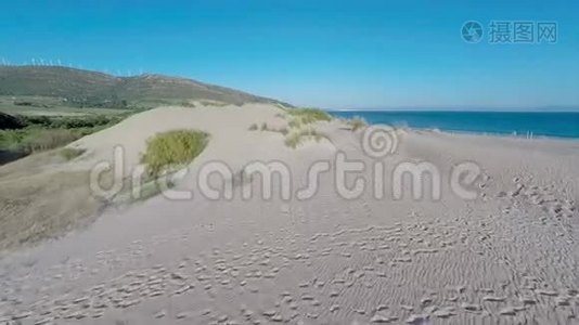 从西班牙塔里法地区的飞行无人机空中俯瞰视频