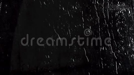 黑色背景湿水滴，4k视频视频