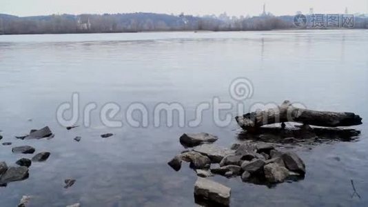 水河岩湖.视频