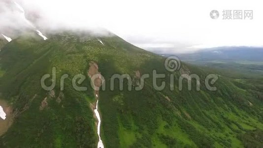 雾中的山峰视频