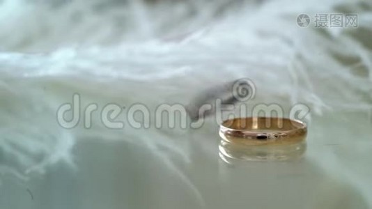 结婚戒指的配对视频