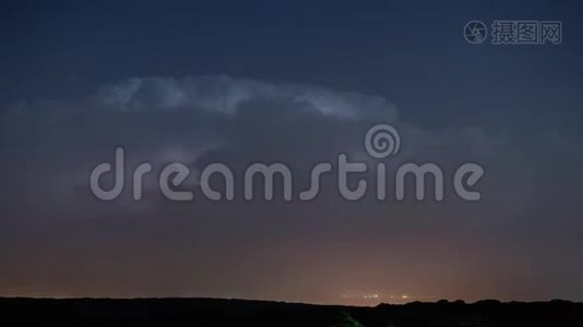 夜间雷雨云带闪电.视频