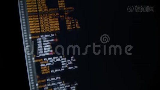 程序代码在计算机屏幕上滚动视频