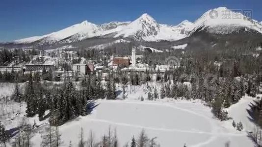 飞越高塔特拉斯山，斯洛伐克。视频