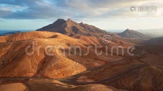 飞越西班牙Fuerteventura岛沙漠景观视频